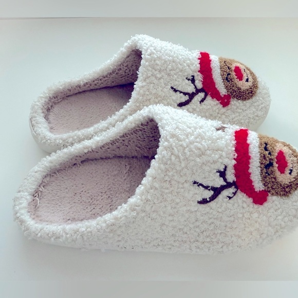 Reindeer Slippers - Picture 5 of 9